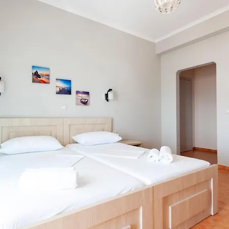 Toni Retzo Otel Himarë