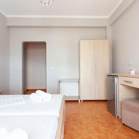 Toni Retzo * Himarë