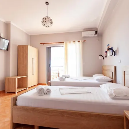 Toni Retzo Otel Himarë