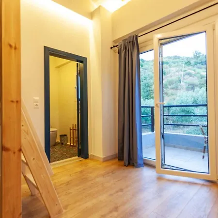 Otel Toni Retzo Himarë