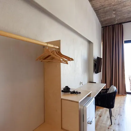 Toni Retzo Hotel Himare