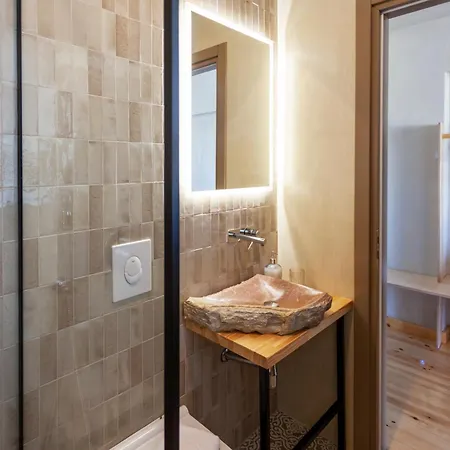 Otel Toni Retzo Himarë