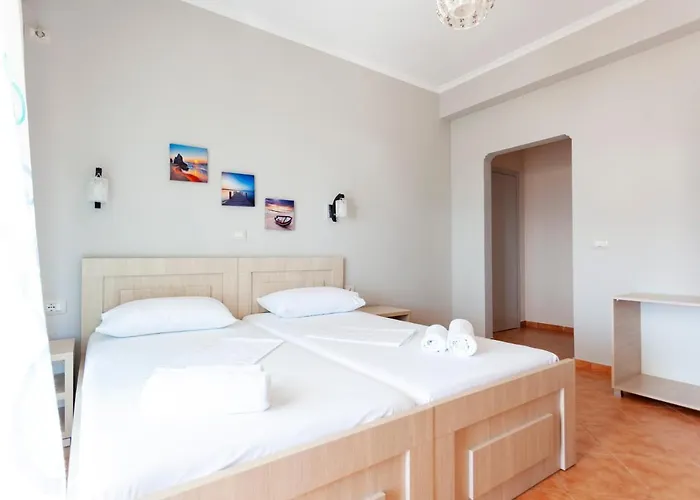 Toni Retzo Hotel Himarë