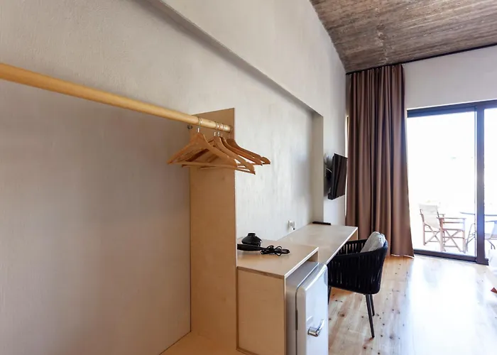 Toni Retzo Hotel Himarë