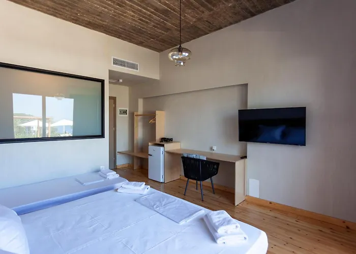 Toni Retzo Hotel Himarë